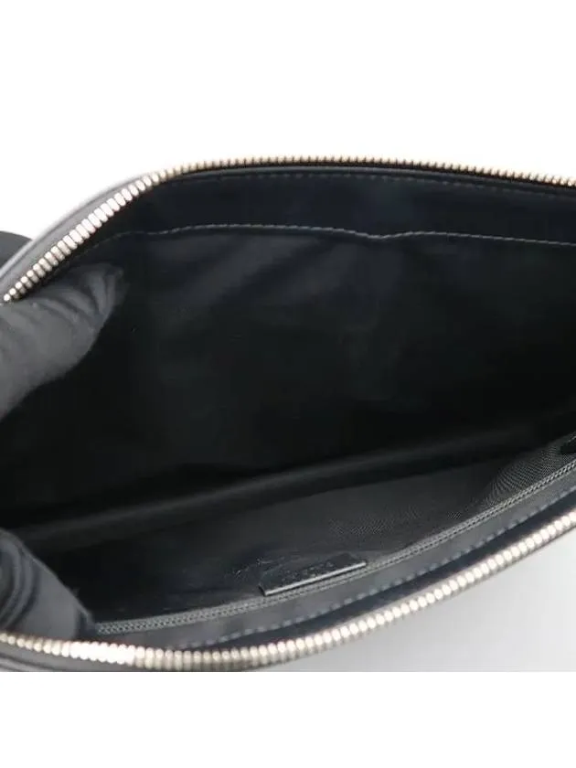 433665 clutch bag