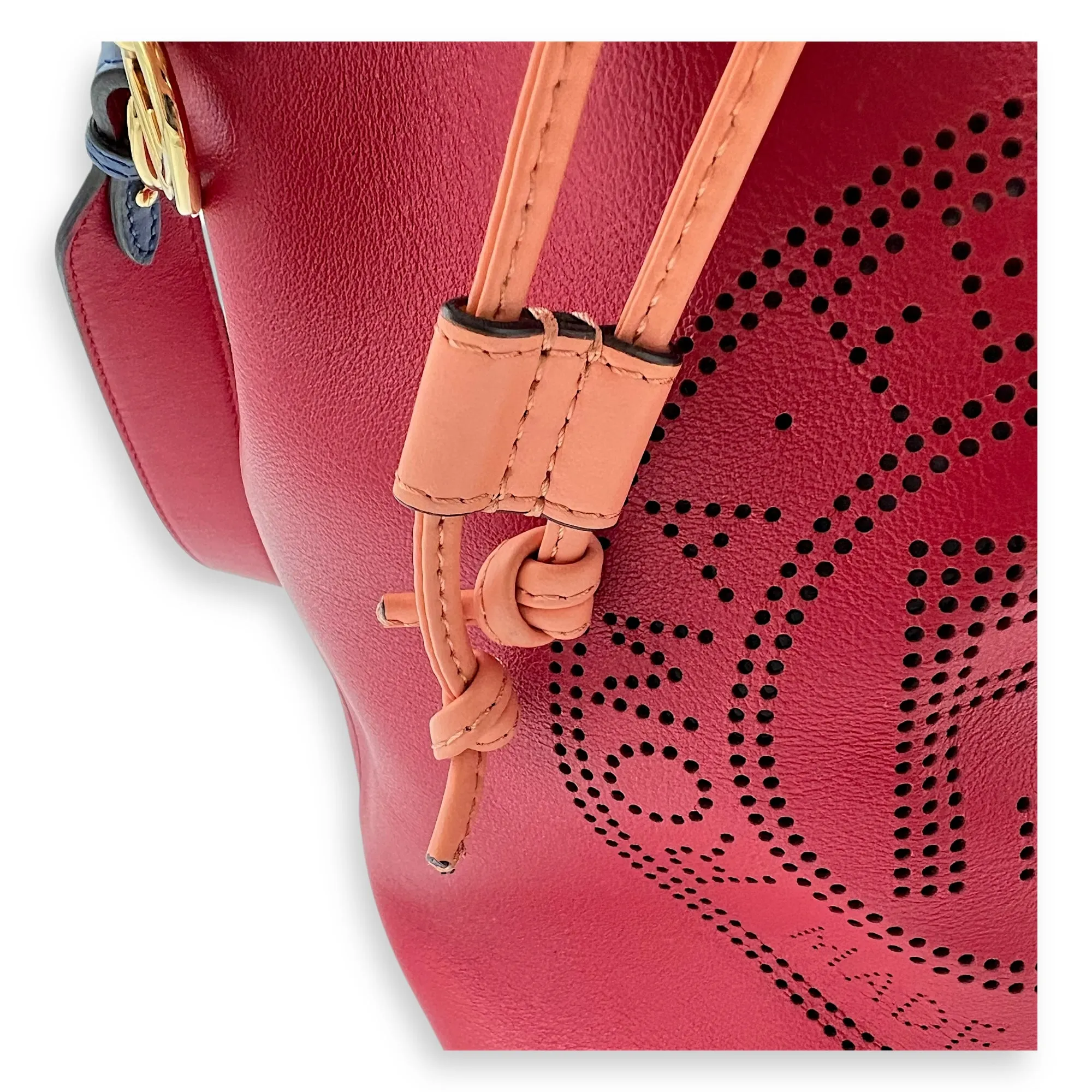 Mon Tresor Bucket Bag Red in Calfskin, Gold hardware
