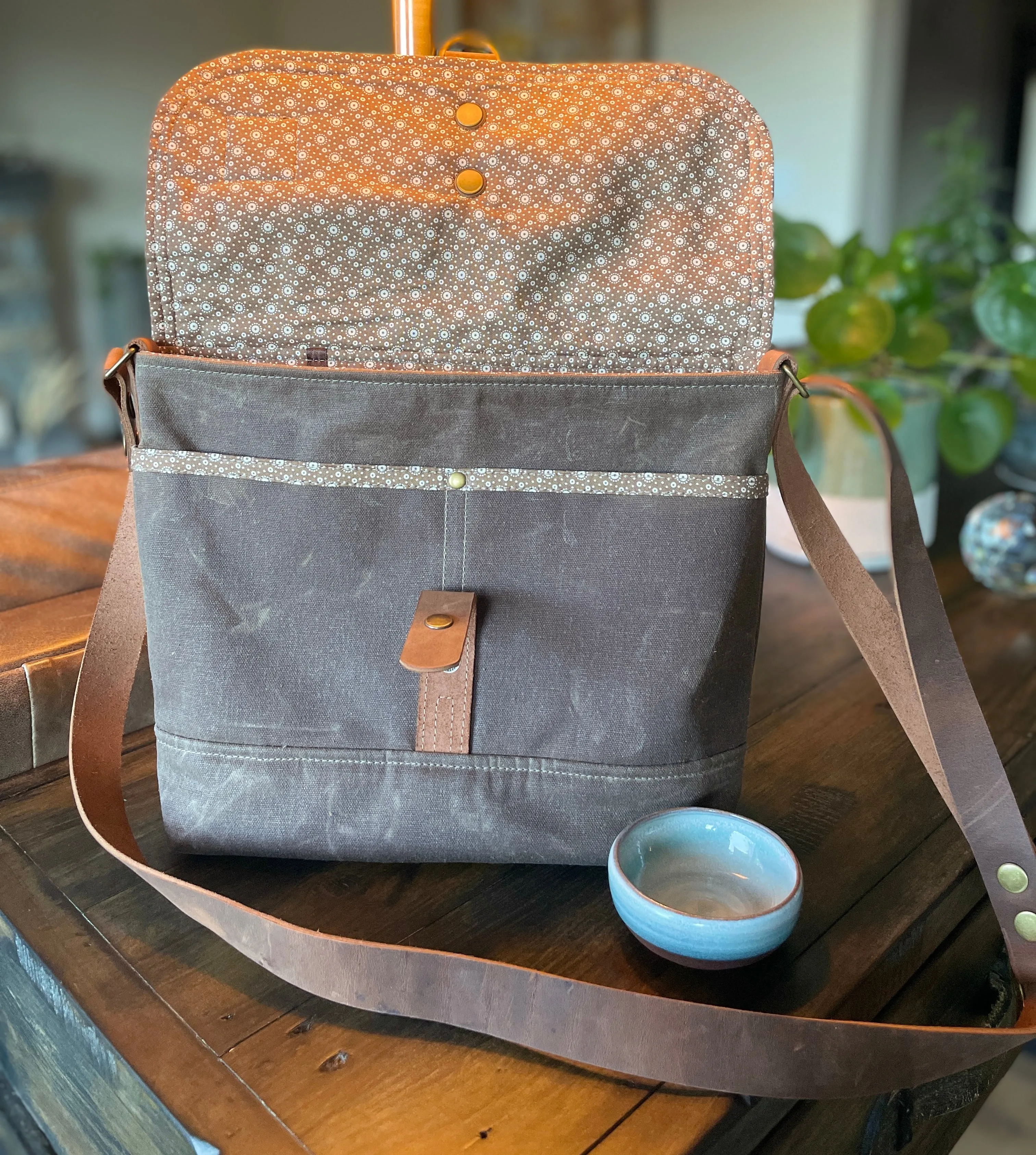 Shortie Messenger Bag